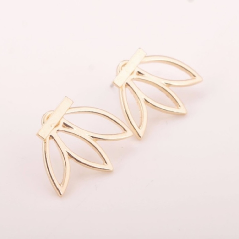 Lotus Bar Stud Earring Gold
